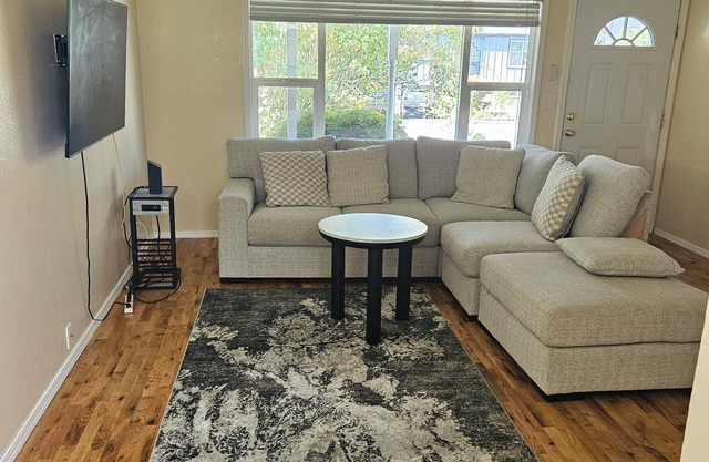 Enjoyable 4-bedroom house in Federal Way nIt has Beutyfull patio for relaxing