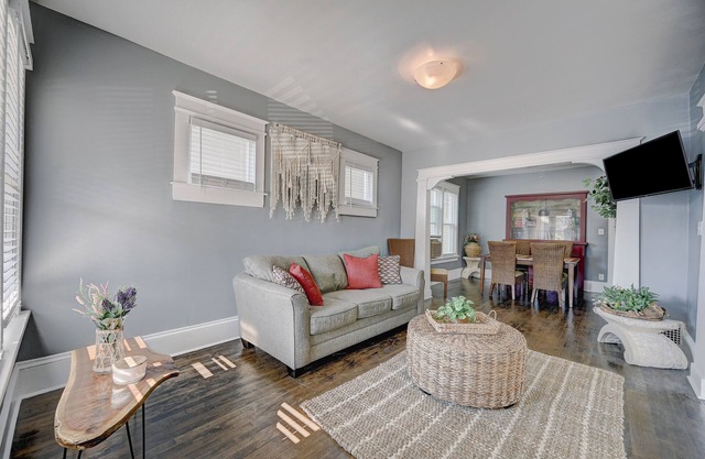 Enjoyable Bohemian Home Near Downtown by Lake Michigan