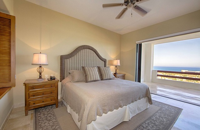 Enjoyable Sunsets in Spectacular & centrally-located condo in San Jose del Cabo