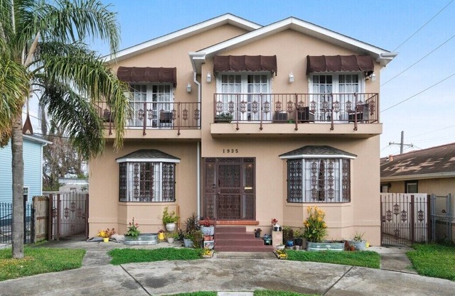 Enormous NOLA Mansion w/King Suite & Parking