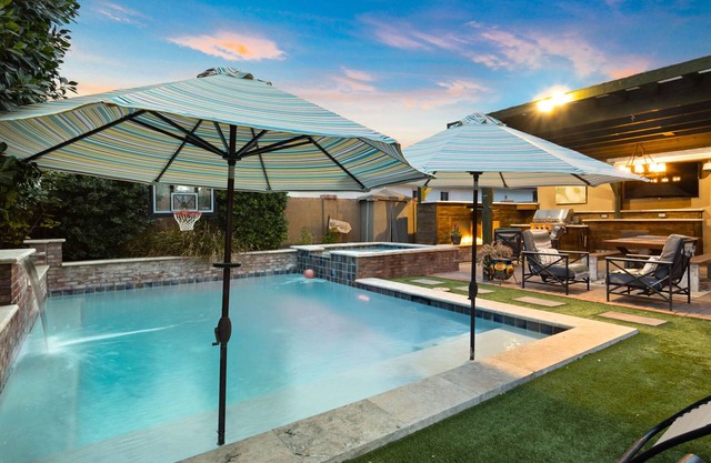*Entertainers Backyard!* Rustic Ranch - Close to old town!
