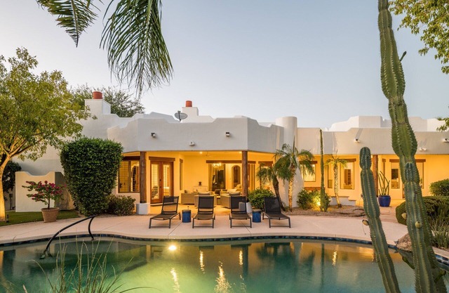 Entertaining Scottsdale Estate - Pickle-ball, B-ball, Golf and more!