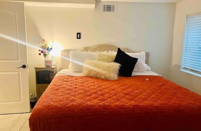 Entire 2BR Apt + King Bed & 120" Projector