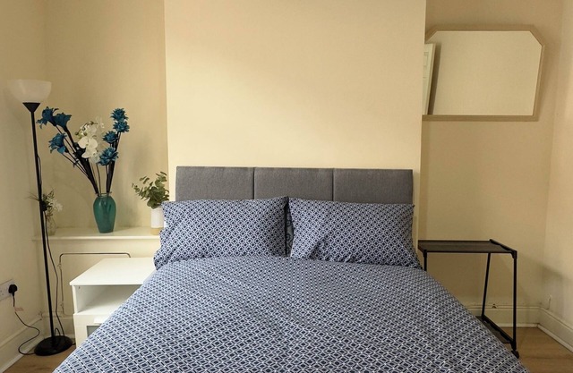 Entire 3 Bedroom House, Salford