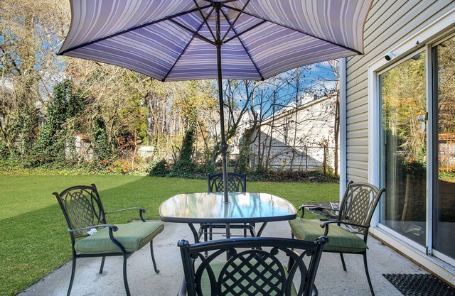 Entire 3 Bedroom Luxury in Atlanta Metro with private backyard.