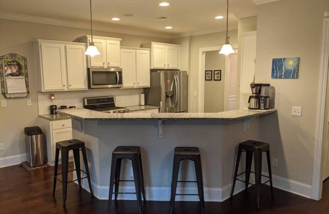 Entire 4-bedroom/3.5 bath home, screened porch