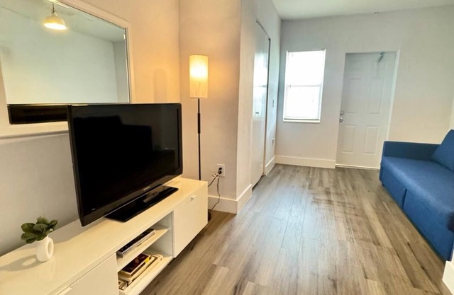 Entire Apt, 2PM In/12PM Out, Parking - Apt #2