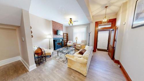 ENTIRE Big Home Close To Events - Baby and Kid Friendly - Private Patio and Firepit