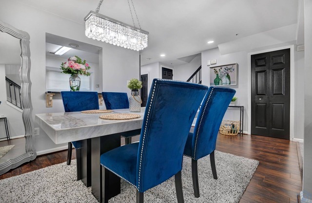 Entire Cozy 3 Bedroom Luxe Getaway near DC!