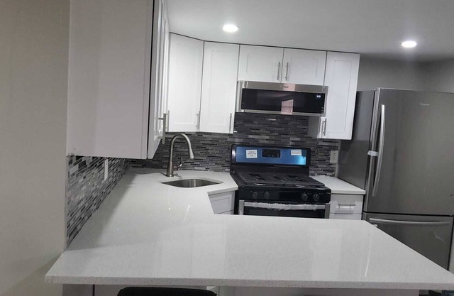 Entire Cozy Home Away Apartment (Short Stay 3days message)