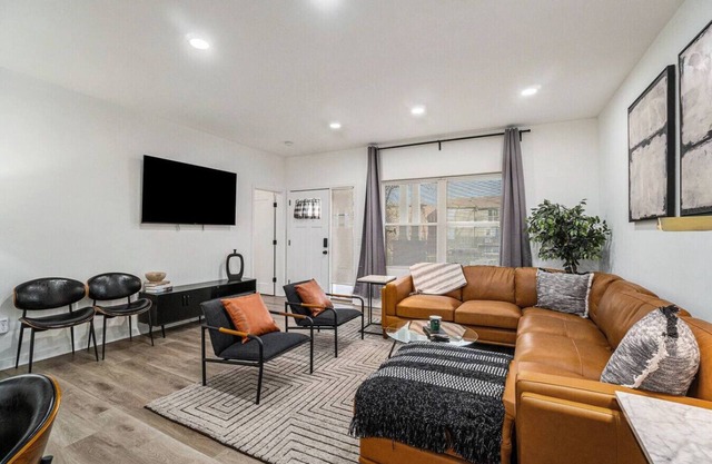 Entire Duplex (2 Units) in Midtown 6 bds, 6 Bths