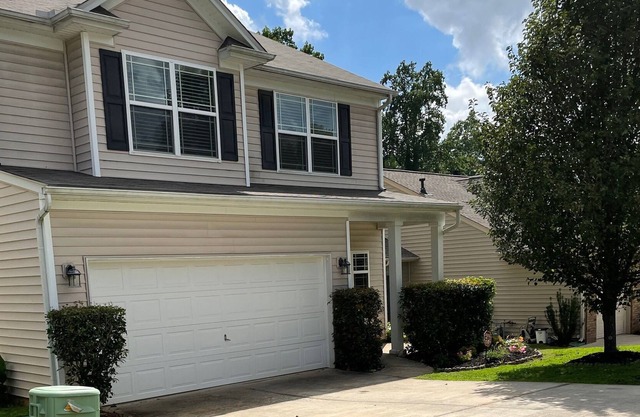 Entire Home Near Downtown Greer, Free Parking, Privacy & Self Check-in
