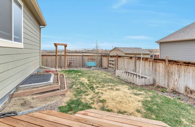 Entire house, close to airport, family neighborhood, HUGE unfinished basement