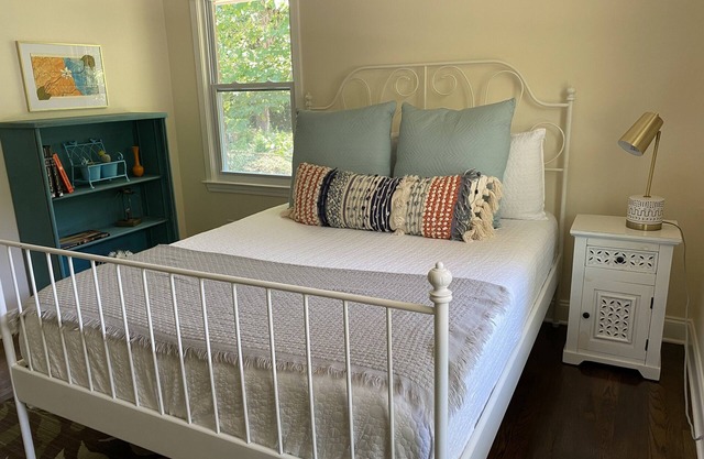 Entire house- Cozy escape in the Heart of Tucker