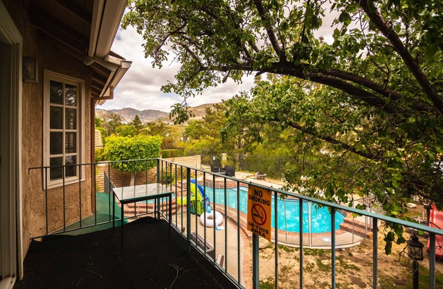 ENTIRE HOUSE Family Vacation - Porter Ranch