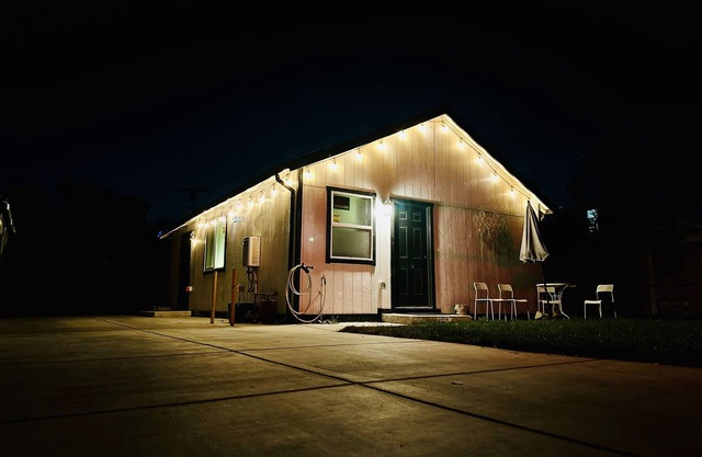 Entire House in Quiet, Established Family Neighborhood. Welcome weary travelers!
