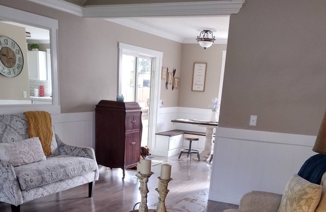 Entire House- Pets Welcome- Private Hot Tub
