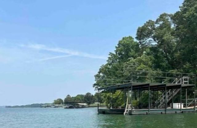 Entire Lake house on deep water cove