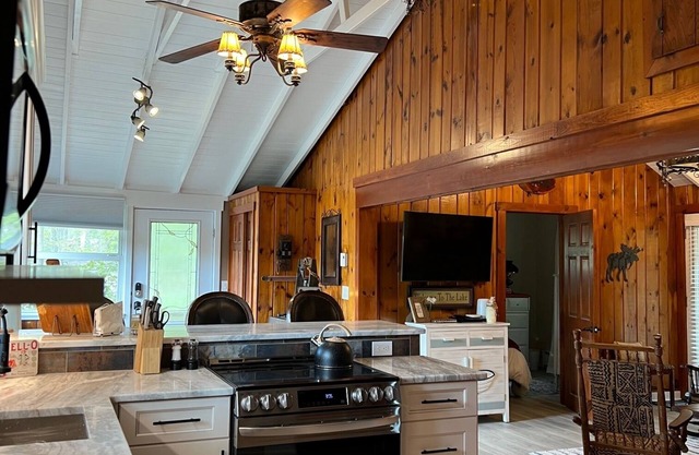 Entire Lakehouse Cabin by Mountain Creek & Warwick
