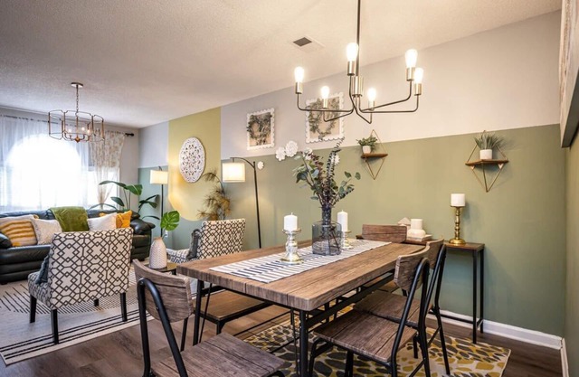 ENTIRE PLACE COZY QUIET 2b2b TOWNHOUSE