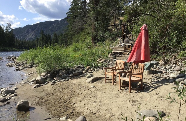 Entire Private Floor of Riverside Home - Sleeps 6 - 8 Guests! Perfect getaway!
