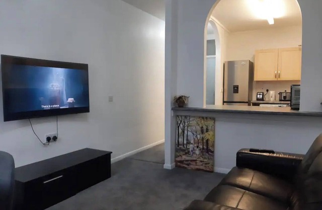 Entire Rental, Easy Reach to Etihad Stadium