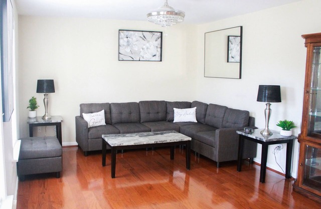 Entire residential home rental. Quiet cul-de-sac. Minutes to beach.