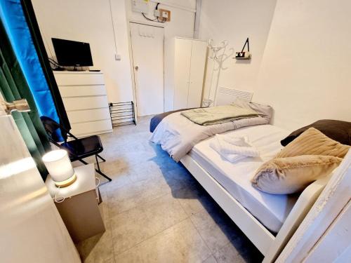 Entire Self-contained studio