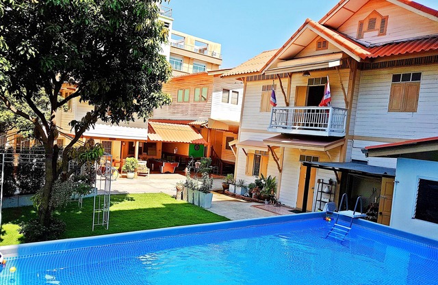 💝 Entire villa with pool and garden located in the center of Bangkok