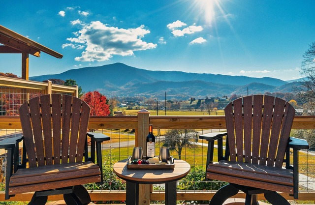 EpicViews!~EasyRoads!~Fall Colors!~Hot tub~Firepit