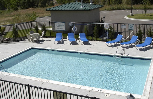 Equipped Suite with Seasonal Outdoor Pool Access! Housekeeping + Business Center