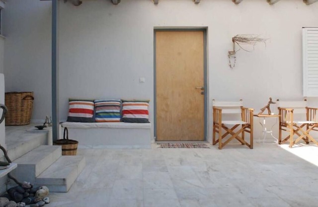 Eretria: Single storey house, in an olive grove, 250 from the beach