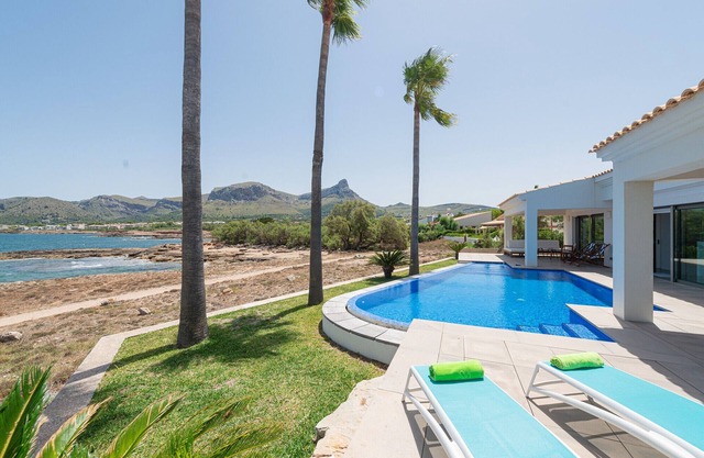 ES TAMARELLS (S'ESTANYOL) - Villa by the Sea with Private Pool and Free Wi‑Fi