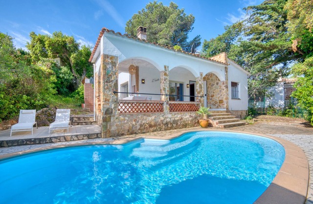 ESCALE: Beautiful holiday rental house with private pool in Masos de Pals