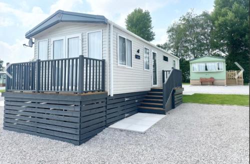 Escape in Carnforth Lodge - Sleeps 5