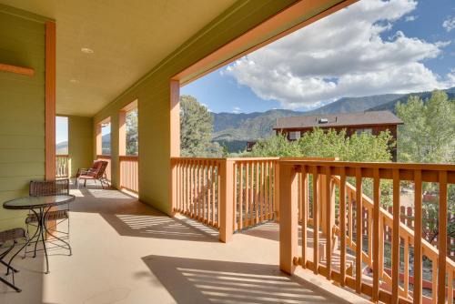 Escape in the Woods with Deck and Mtn Views!