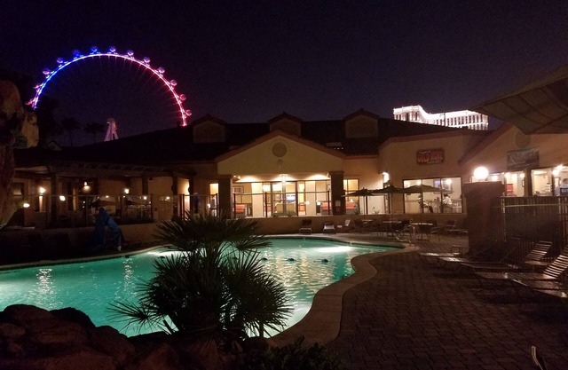 "Escape to Luxury - Your Ultimate Desert Oasis Awaits!"