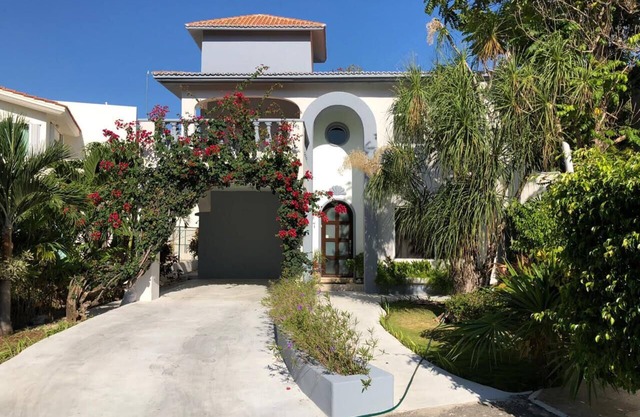 Escape to Paradise 4/3.5 Home with Private Pool and fast internet with mesh wifi