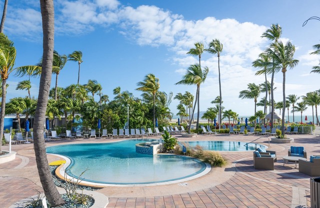 Escape to Paradise! Beachfront, Outdoor Pool, Near Theater of the Sea