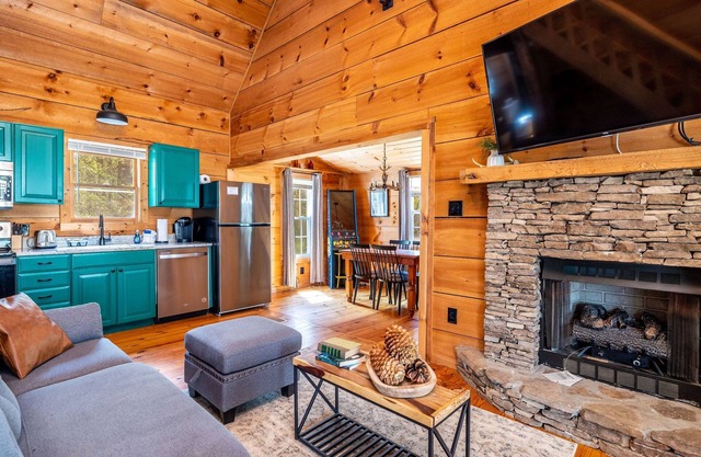 Escape to Relaxation with Dog Frienly & Hot Tub