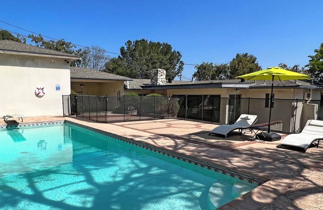 Escape to our serene LA city getaway in our Balcony of Los Angeles Family Home!