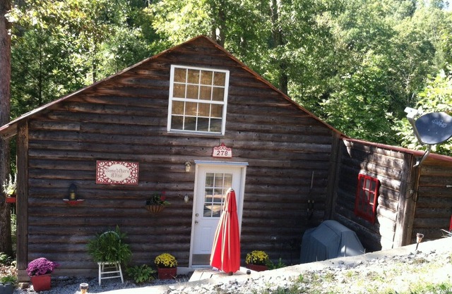 Escape, unplug & relax. Enjoy nature from our screen porch or from dock.