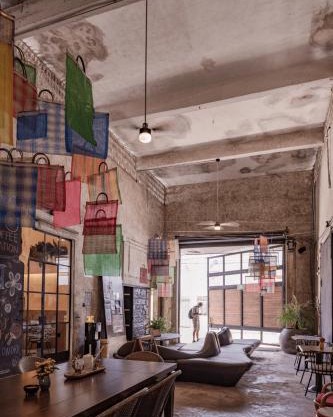 Escentrike Hostal