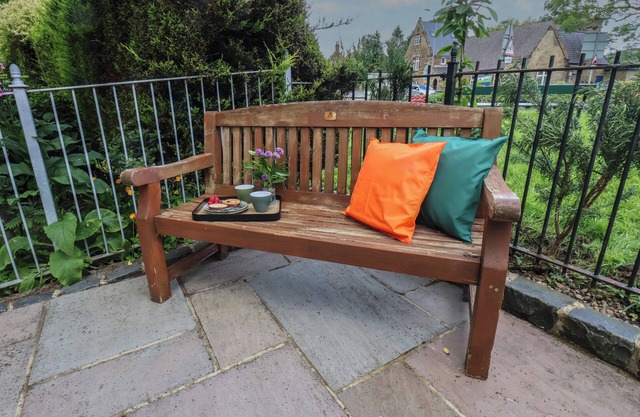 ESK SIDE COTTAGE, pet friendly, with a garden in Ruswarp