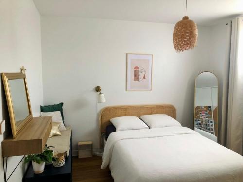 Espace deux chambres et sanitaires