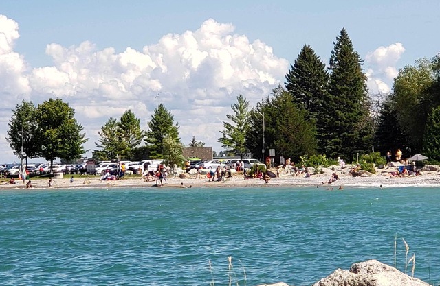 Essence Suites Modern Condo *Collingwood *King Bed *Lake *Beach *Mountains *Spa