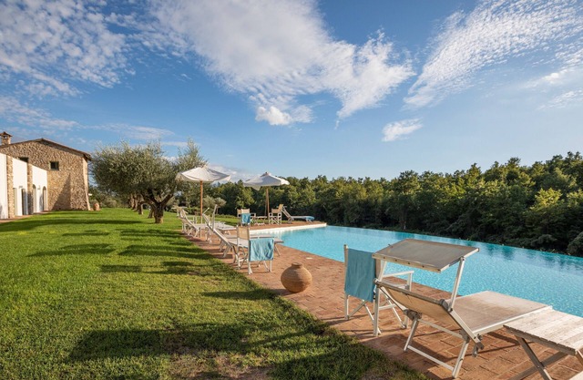 Estate in the heart of Umbria. Villa with 10 rooms, infinity pool and SPA