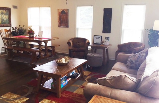 Estate Living! Professionally Cleaned, Self Check In - Sleeps 12