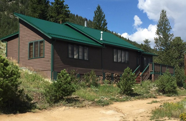 Estes Park Pinecone Cottage: with 1.8 Acres and Spectacular Mountain Views