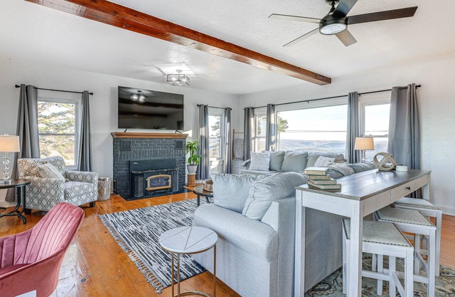 Eureka Springs Home Rental w/Panoramic Views!